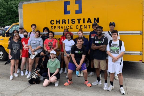 Upper School Intensive Learning Spotlight: Students Perform Service in Orlando Area and Find Time for Fun